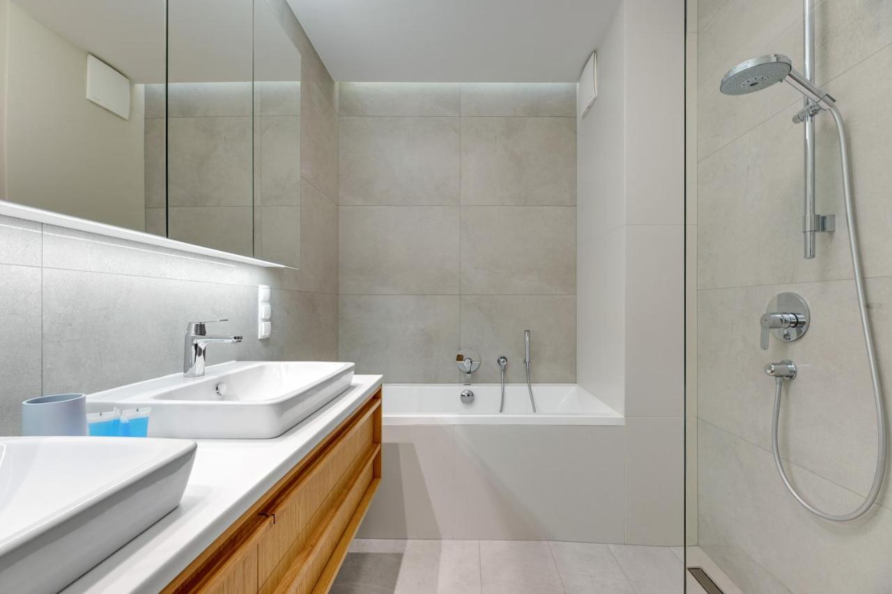 Premium Family & Business Old Town Riverside Apartment With Parking Гданьск Экстерьер фото